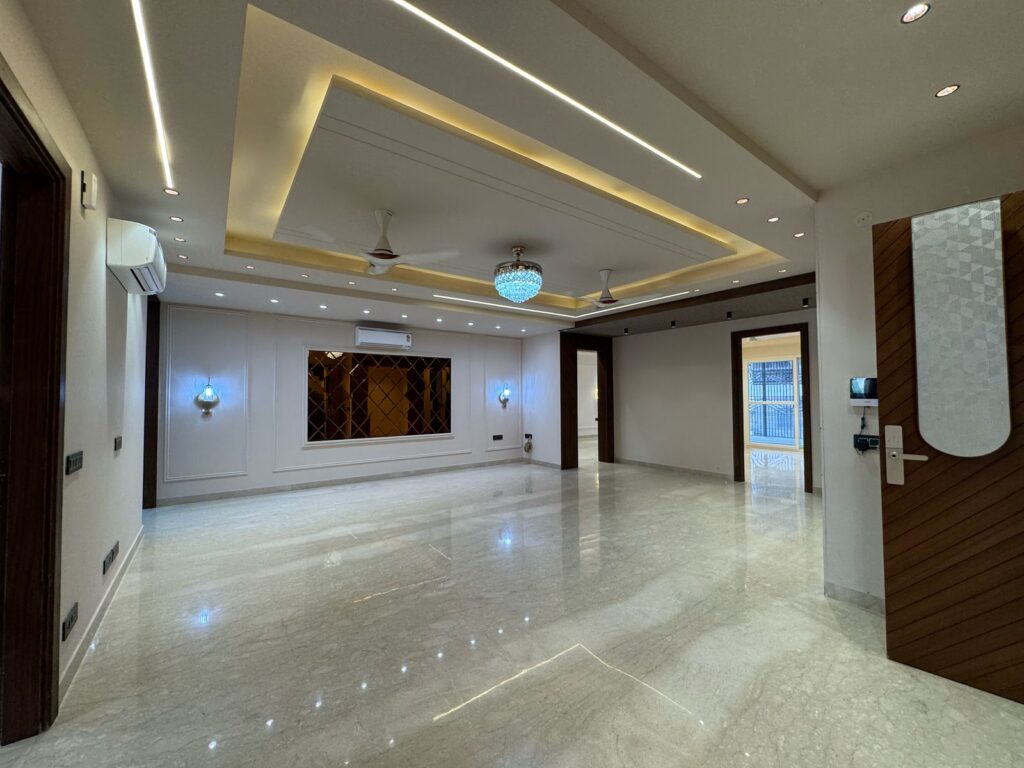 4 BHK builder floor in Sushant Lok 2 Gurgaon